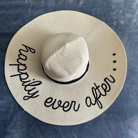 Happily Ever After.. Straw Hat - Picture 2 of 4